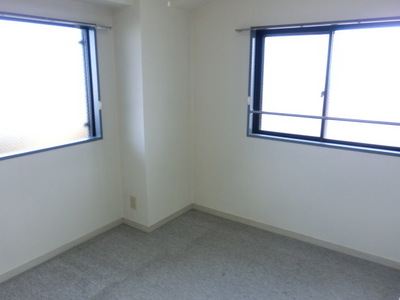 Living and room. Because the corner room there are two places window