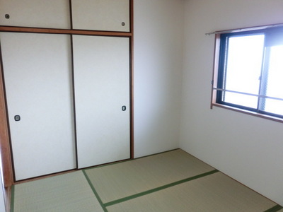 Living and room. Bright Japanese-style room! 