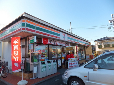 Convenience store. Seven-Eleven (convenience store) to 200m