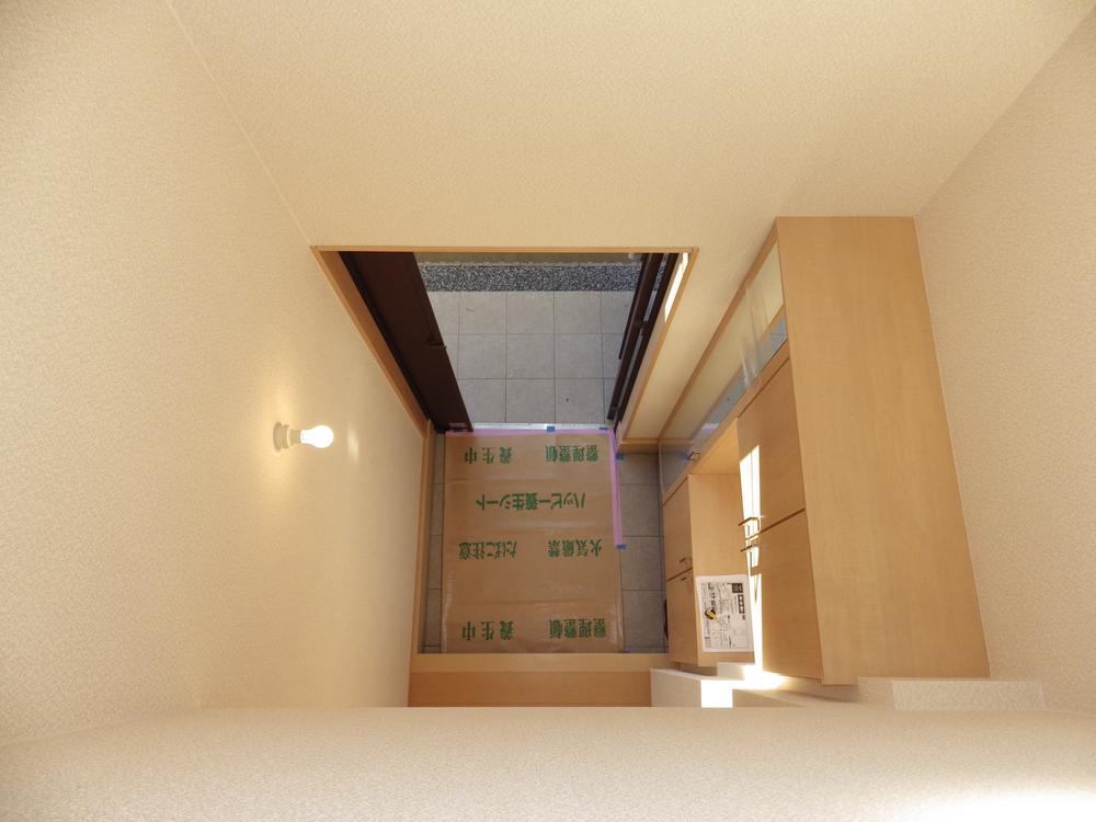 Entrance. Local (11 May 2013) Shooting