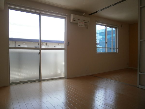 Other room space. It is a photograph of the same type. South-facing bedroom per day is also good.