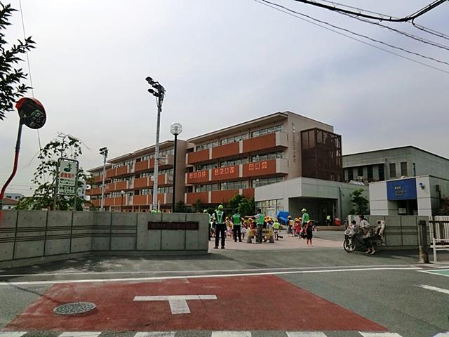 Primary school. Soka Municipal Yatsuka to elementary school 1450m