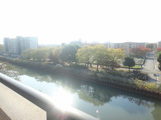 View photos from the dwelling unit. It is a beautiful view blooming cherry blossoms along the hair Nagakawa in the spring! "Yatsuka" station 12 minutes' walk! 5 floor ・ South-facing per per yang ・ Good view! View from the local Awaiting inquiry (November 2013) Shooting