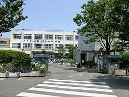 Primary school. Soka Municipal Sezaki to elementary school 850m