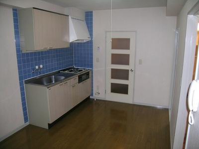 Living and room. The kitchen is useful if there is housed in the up and down