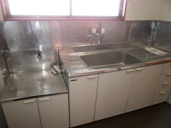 Kitchen. Two-burner gas stove installation Allowed