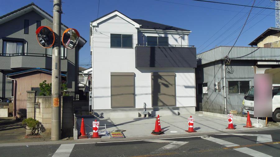 Local photos, including front road. Was building completed. Such as the actual image from per yang, We have to wait all the time so you can see directly. 