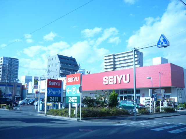 Supermarket. Seiyu Soka store up to (super) 321m