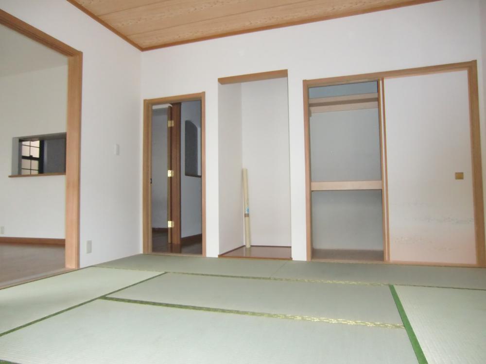 Non-living room. Japanese-style room 8 tatami (July 1, 2013) Shooting