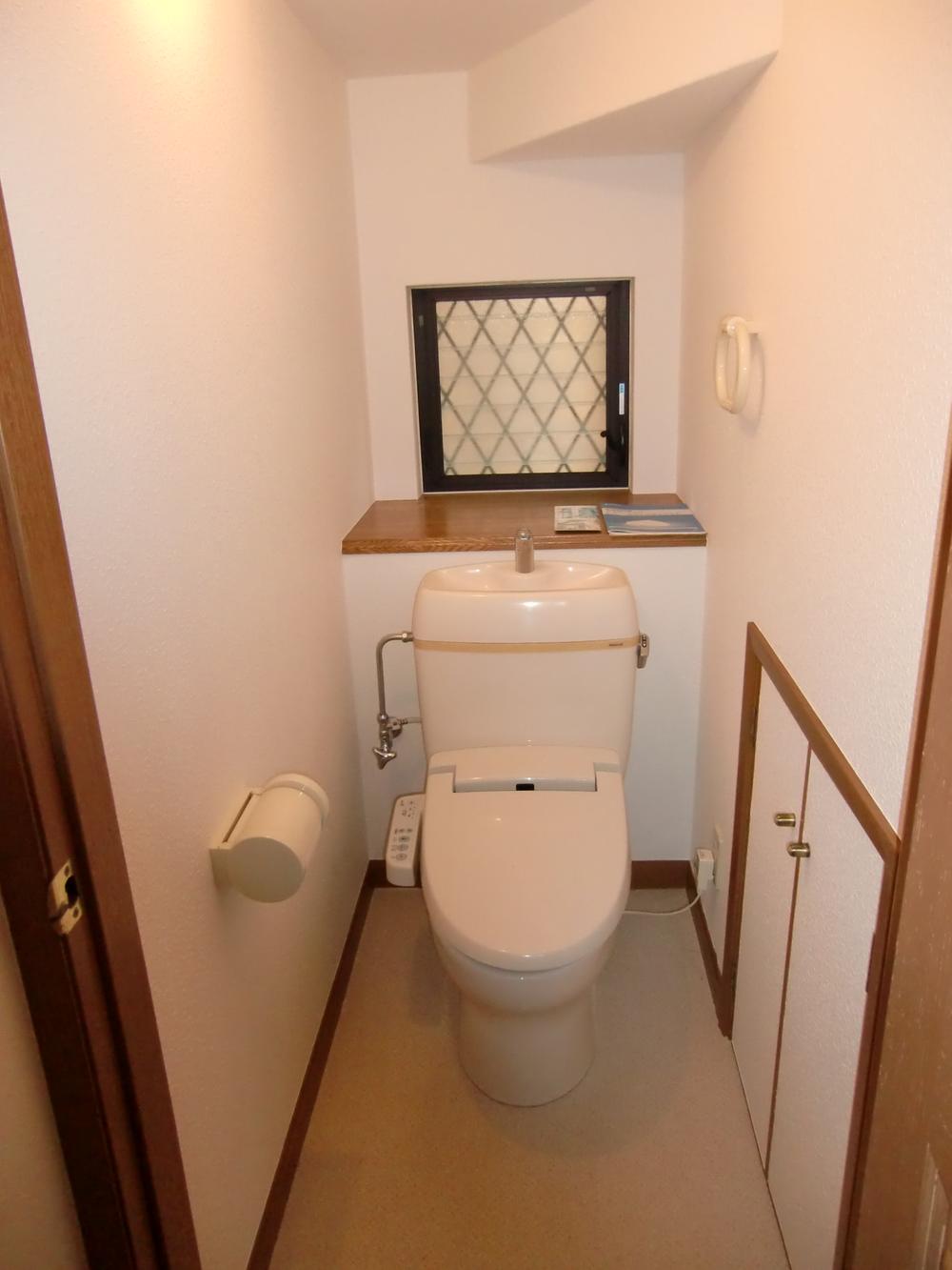 Toilet. First floor toilet (July 1, 2013) Shooting