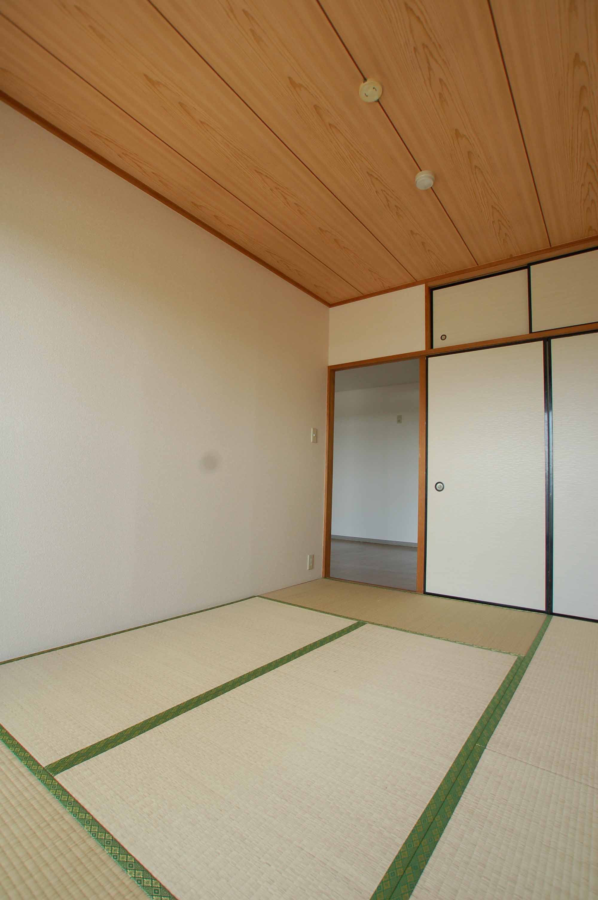 Other room space. After all, one room will want healing of Japanese-style room Storage rich and the room spacious