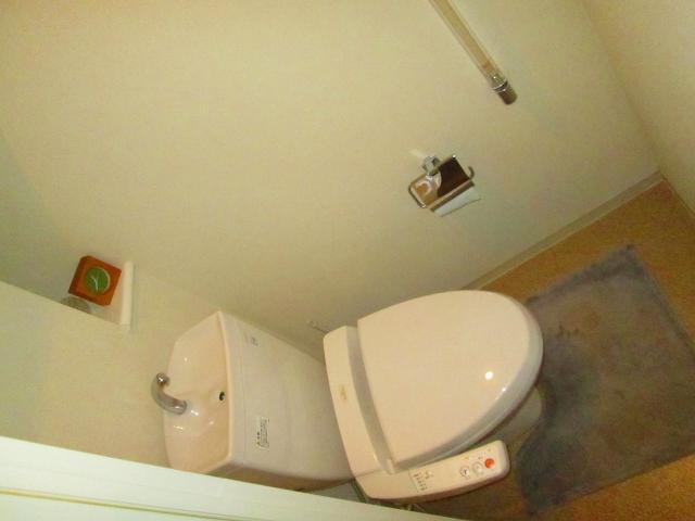 Toilet. Indoor (11 May 2013) Shooting