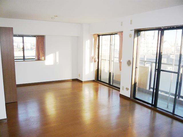 Living. Indoor (12 May 2013) Shooting