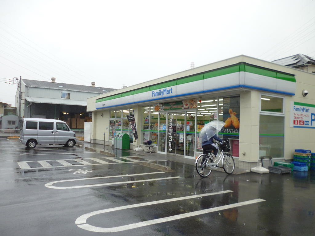 Convenience store. FamilyMart Soka Yatsuka store up (convenience store) 401m