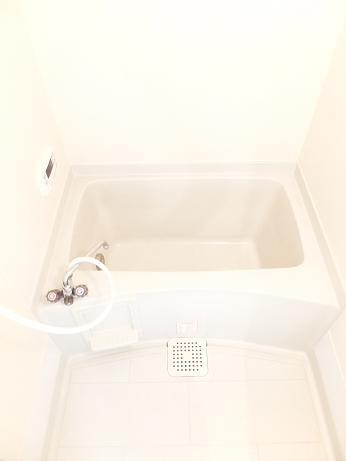 Bath. Add 焚給 hot water