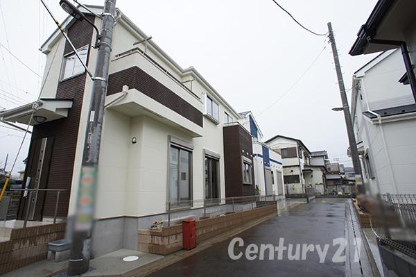 Local photos, including front road. Local (11 May 2013) Shooting