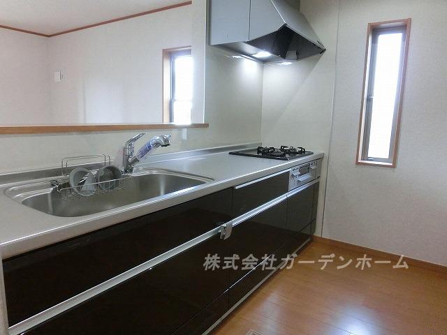 Model house photo.  ■ Popular face-to-face system kitchen to wife ■ 