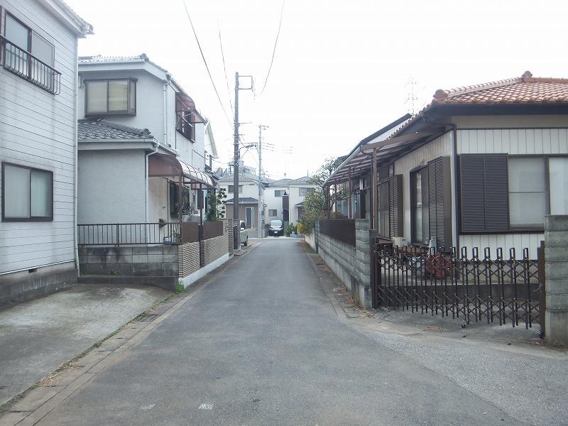 Local photos, including front road. Local (12 May 2013) Shooting