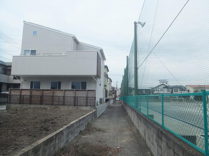 Local photos, including front road. Local (12 May 2013) Shooting