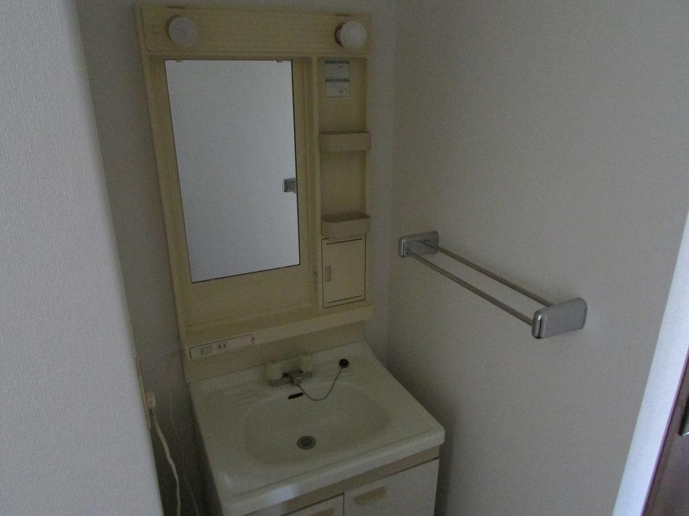 Wash basin, toilet. Indoor (April 2013) Shooting