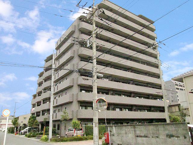Local appearance photo. Daily life more convenient, "Soka" station a 5-minute walk of the good location! Access to the city center is also good! 2001 built outer wall tiled auto lock apartment! Interior renovation in! (2014 January completion scheduled) local (December 2013) Shooting