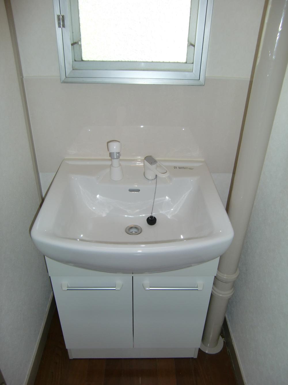Wash basin, toilet. Vanity (August 19, 2013) Shooting