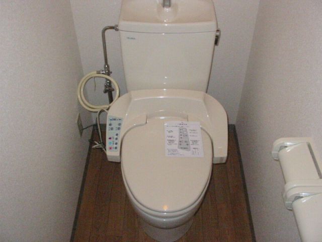 Toilet. I'm glad Washlet toilet.