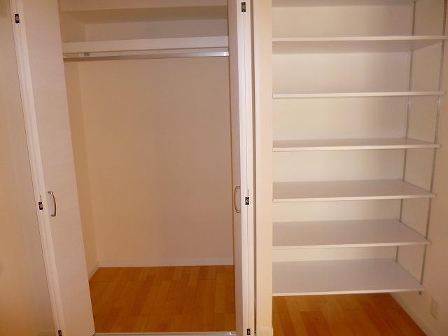 Receipt. Western-style about 4.0 quires storage