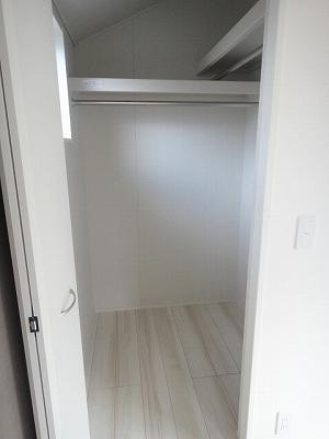 Receipt. 1 Building walk-in closet