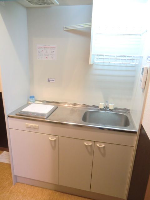 Kitchen. Is clean is a comfortable kitchen with IH.