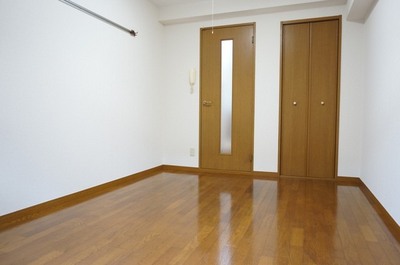 Living and room. You can use the room is spacious with storage ☆ 