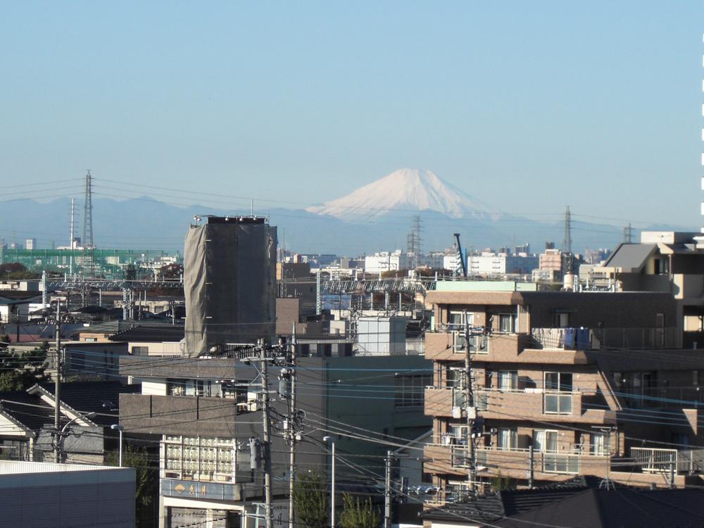 View photos from the dwelling unit. View from the site (November 2013) Shooting Mount Fuji is visible