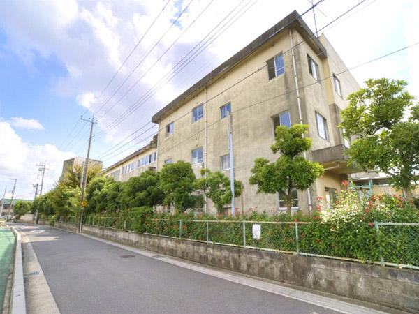 Primary school. Soka 900m to stand Matsubara elementary school