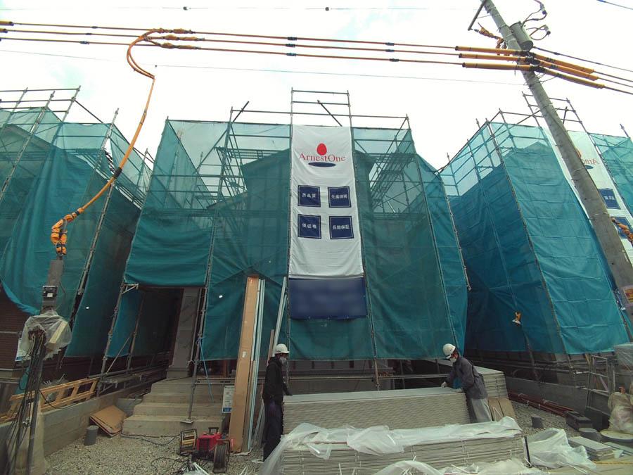 Local photos, including front road. We offer the same use the finished model house of this property. Please feel free to contact us.