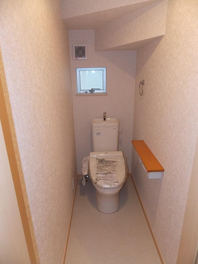 Toilet. 8 Building