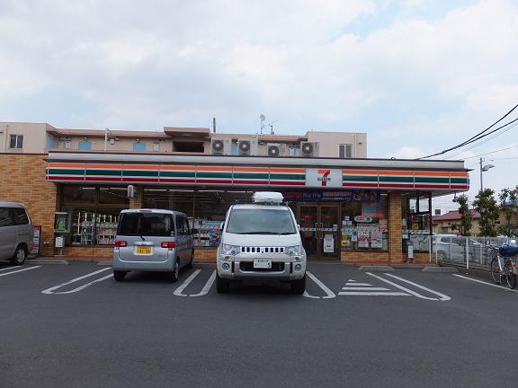 Convenience store. Seven-Eleven Soka Asahimachi 4-chome up (convenience store) 1052m