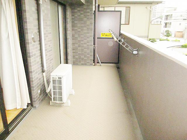 Balcony. Yang per well of the south balcony