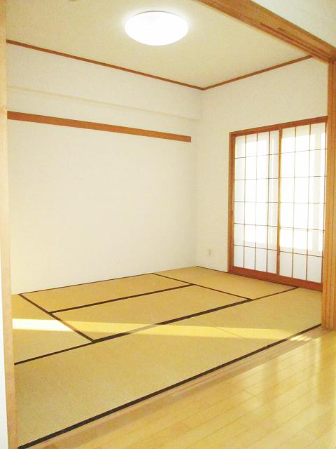 Non-living room. South-facing bright Japanese-style room 6 quires