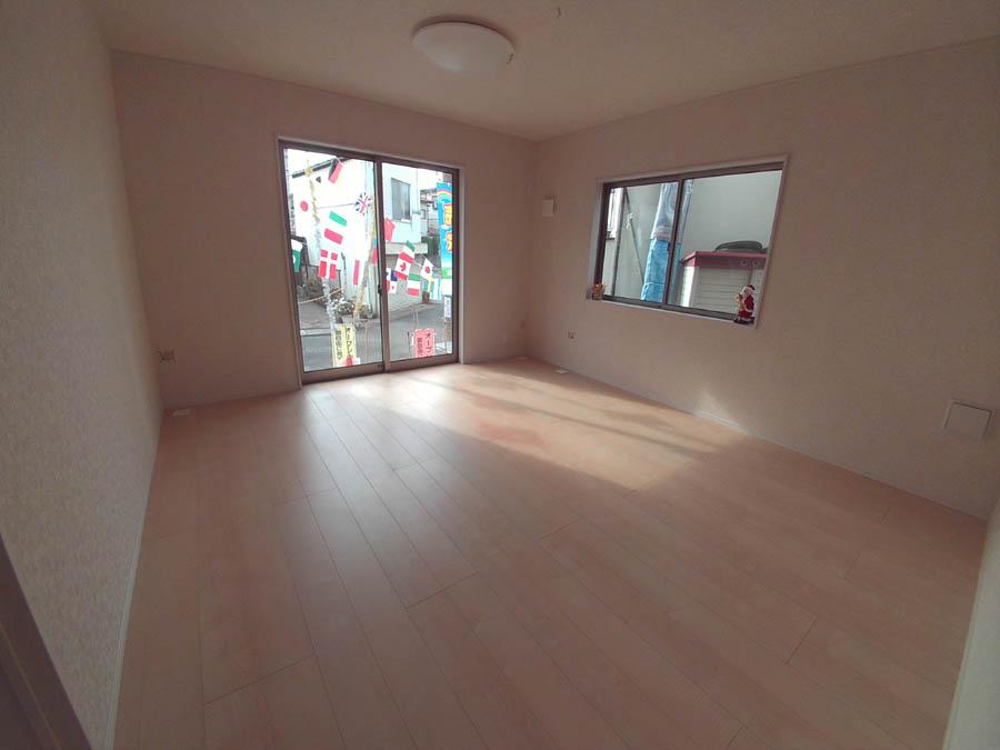 Living. Was building completed. Such as the actual image from per yang, We have to wait all the time so you can see directly.