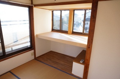 Living and room. Bright two-sided lighting Japanese-style room! 