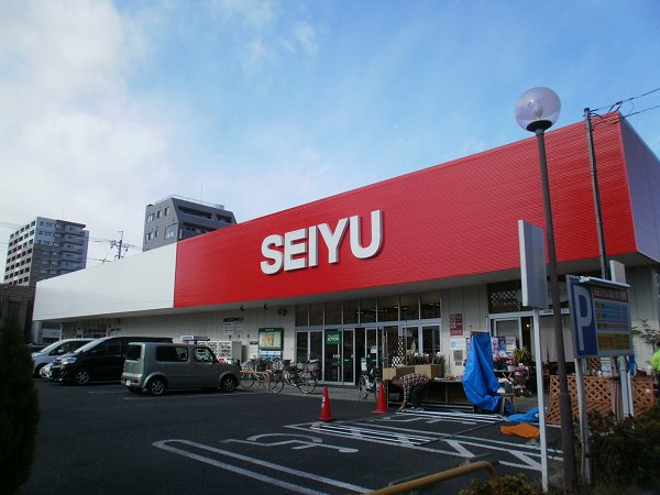 Supermarket. Seiyu Soka store up to (super) 747m