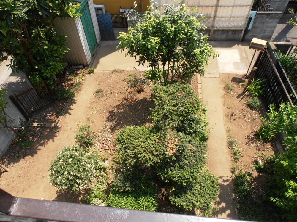 View photos from the dwelling unit. Gardening and home garden can also spacious garden is the residence of charm!