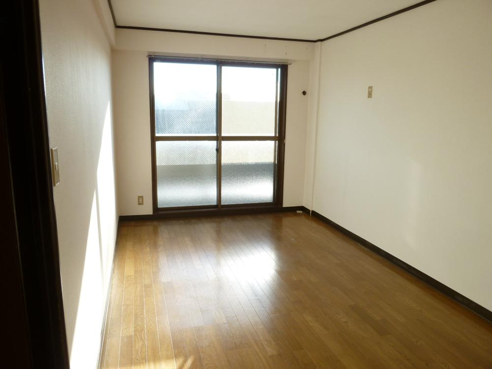 Non-living room. Indoor (12 May 2013) Shooting