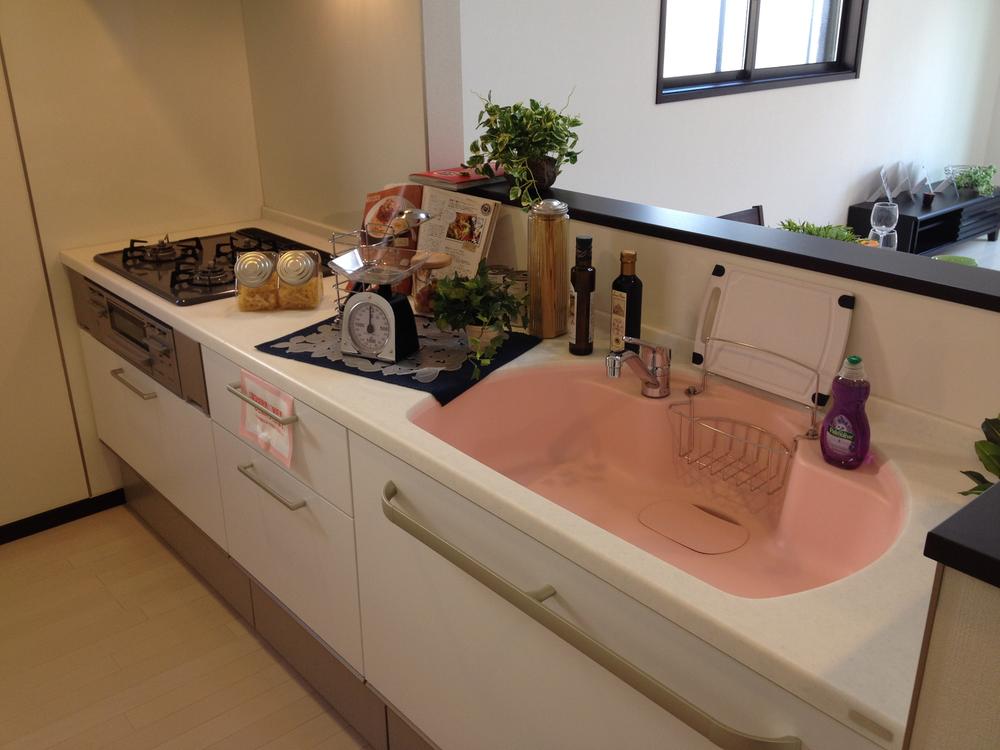 Kitchen. Plenty of good face-to-face kitchen storage easy-to-use