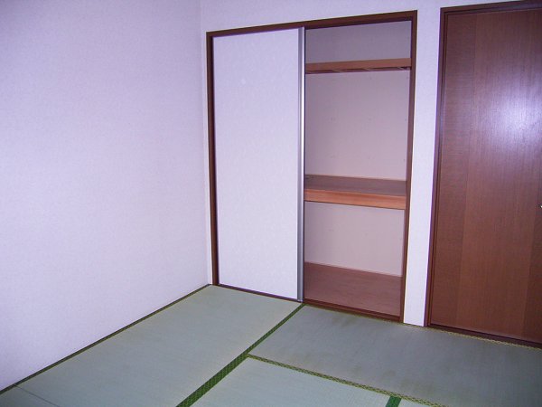 Other room space. Japanese-style room, which was settled in the bedroom Why