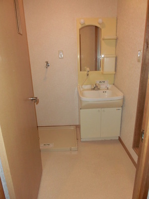 Washroom. With separate wash basin, Laundry Area is also housework is likely to be in next door! 