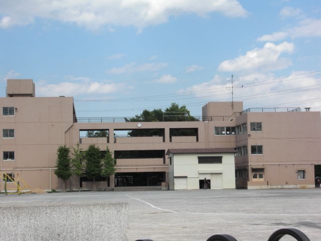 Primary school. Municipal Hanaguri to South Elementary School (Elementary School) 520m