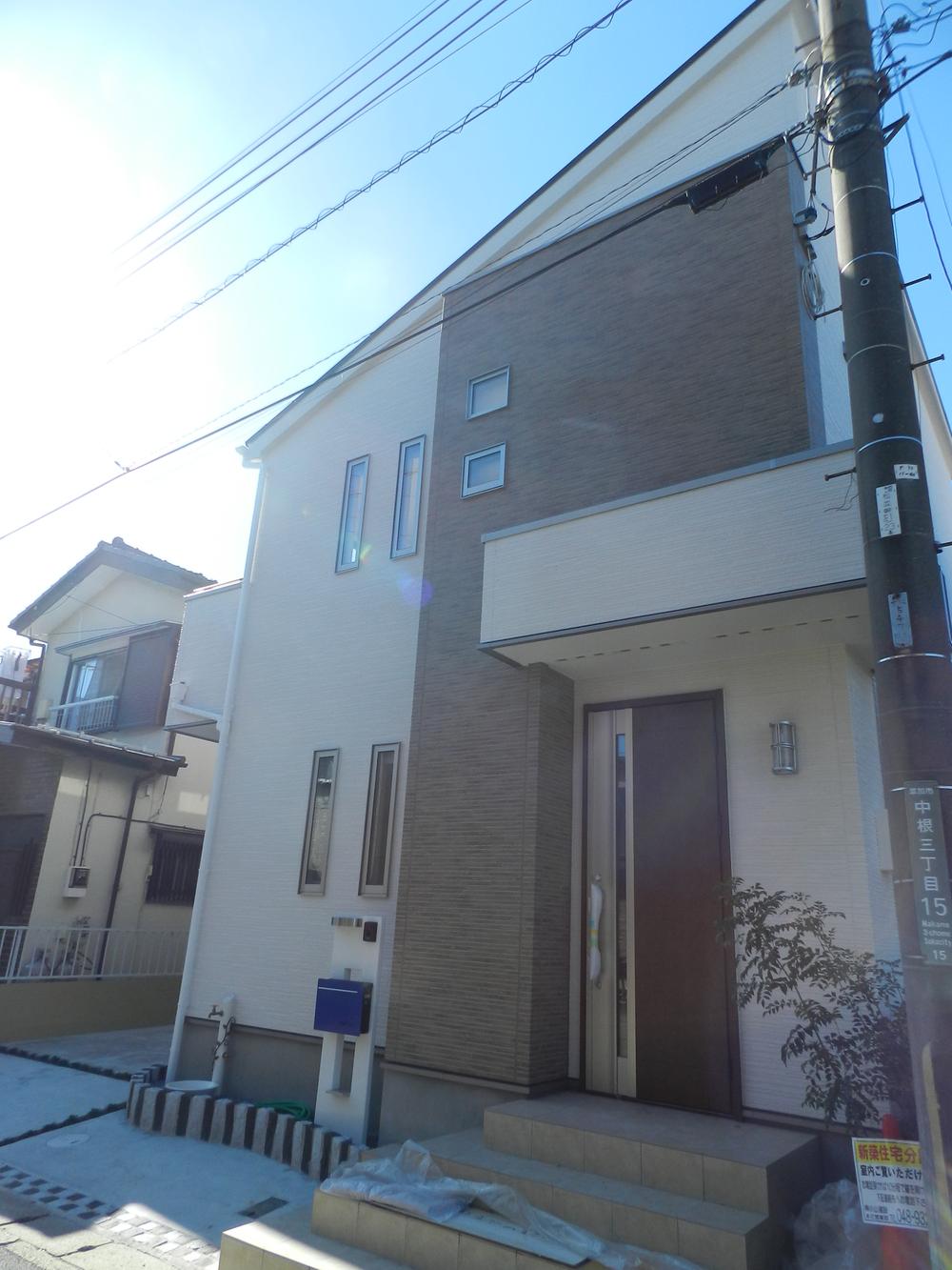 Local photos, including front road. Sharp appearance