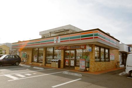 Convenience store. Seven-Eleven Soka Hikawa to the central shop 806m