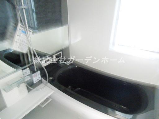 Bathroom. Earthquake to strong house popular in counter kitchen Tsuzukiai of Japanese-style room is equal to or greater than the spacious 21 Pledge and attractive spread large space of the same day you visit Allowed city gas in the designer house roof of the large garden ・ This sewage